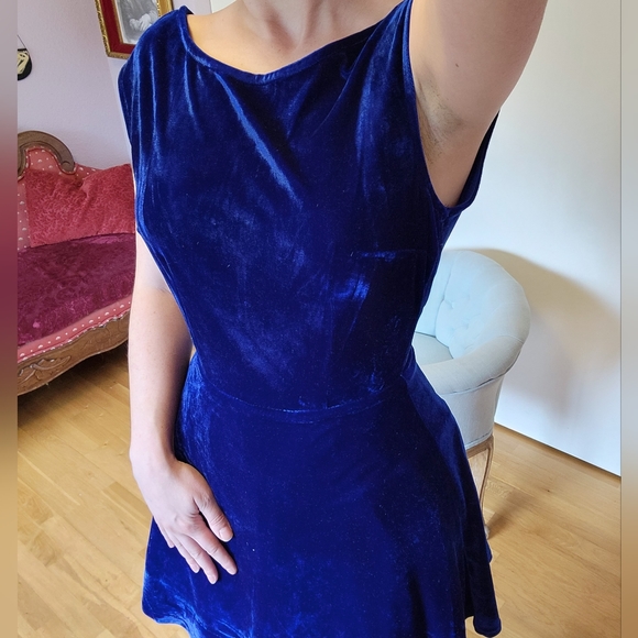 Sapphire Velvet Cocktail Dress - Picture 3 of 4